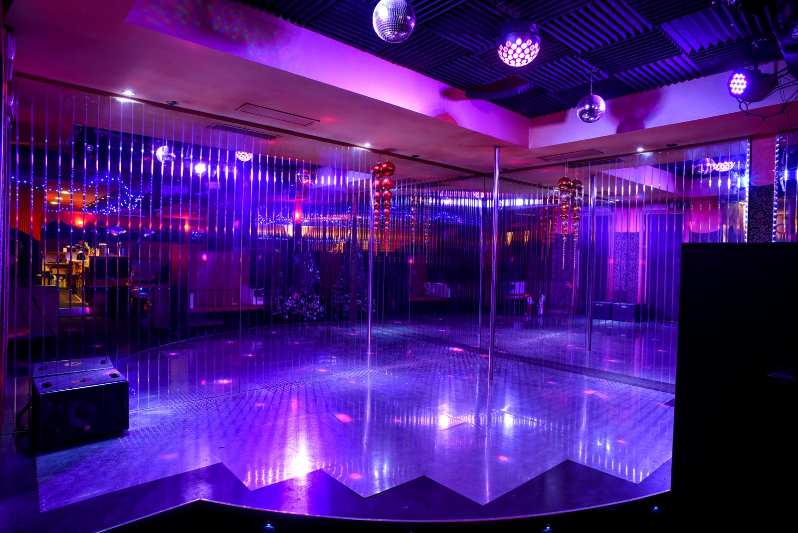 Spettacoli seducenti a Porto San Porta D'oro Night Club