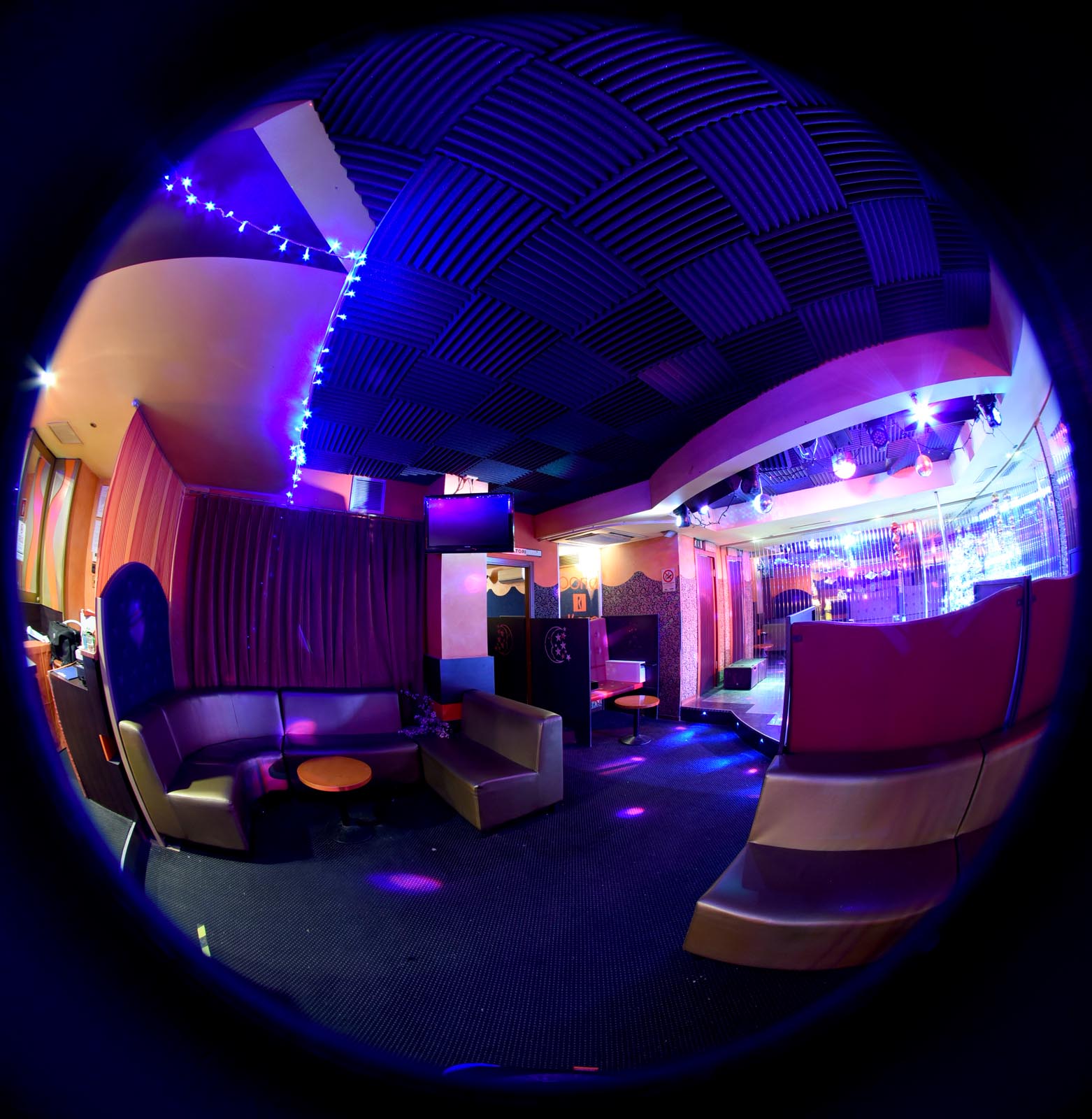 Spettacoli seducenti a Porto San Porta D'oro Night Club