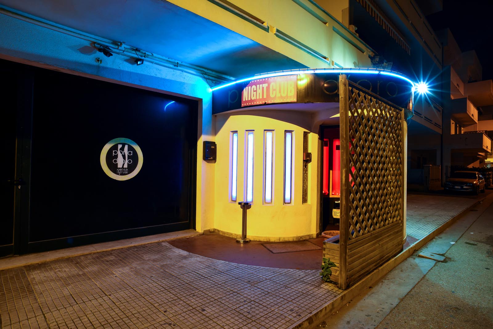 Spettacoli seducenti a Porto San Porta D'oro Night Club